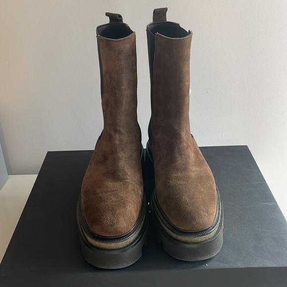 Brown suede Chelsea Boots - Picture 2 of 7